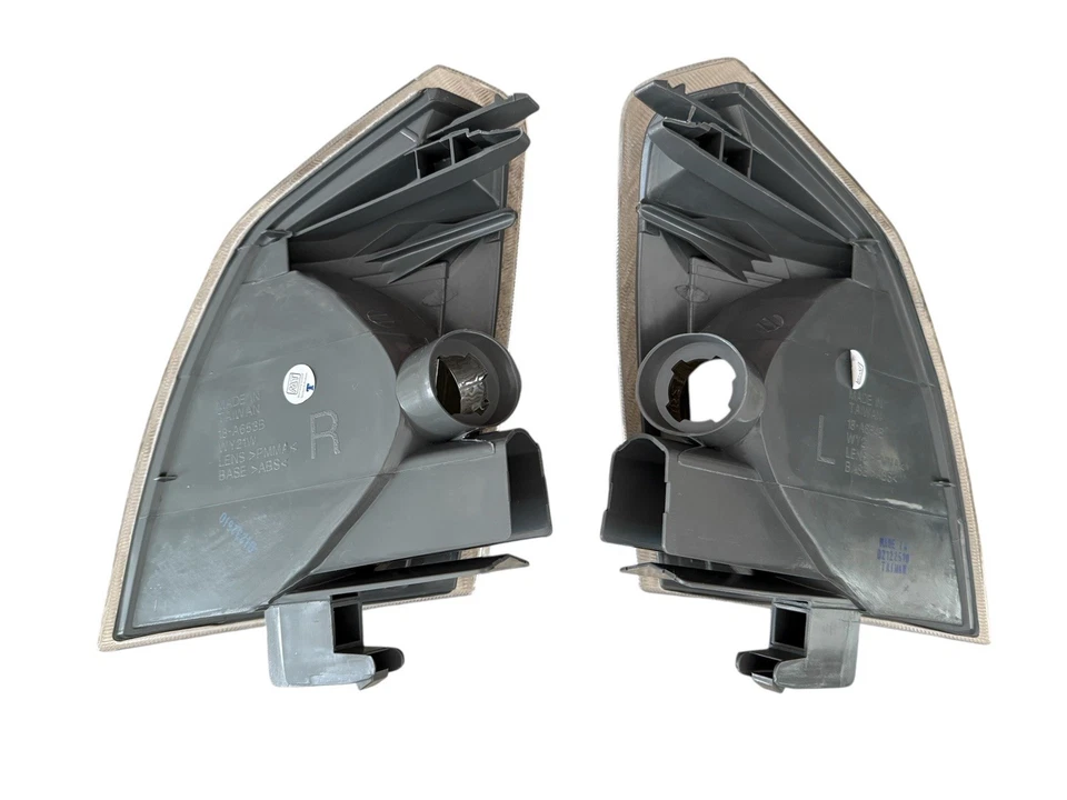 TYC Nissan X-Trail T30 01-07 Indicator Lamp - Image 2