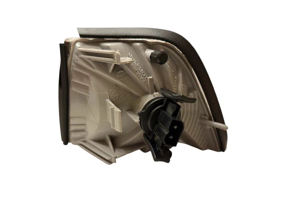 TYC BMW 3 Series E36 1991~1998 Corner Light (Clear Lens) x Pair - Image 2