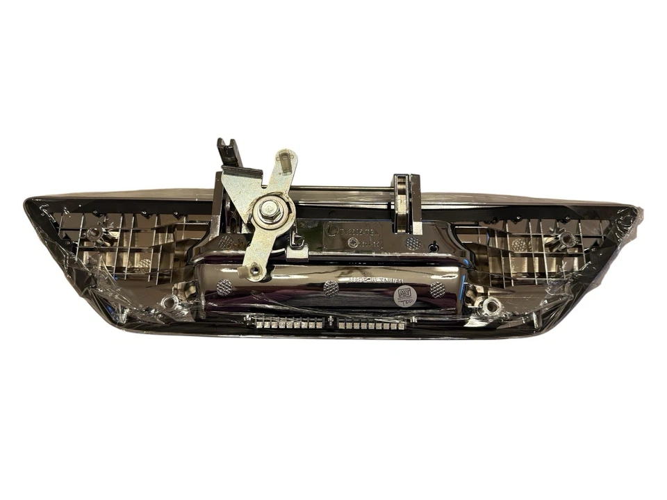 Toyota Hilux SR SR5 05/2015-2024 Rear Tailgate Handle with Camera Hole (Chrome) - Image 2