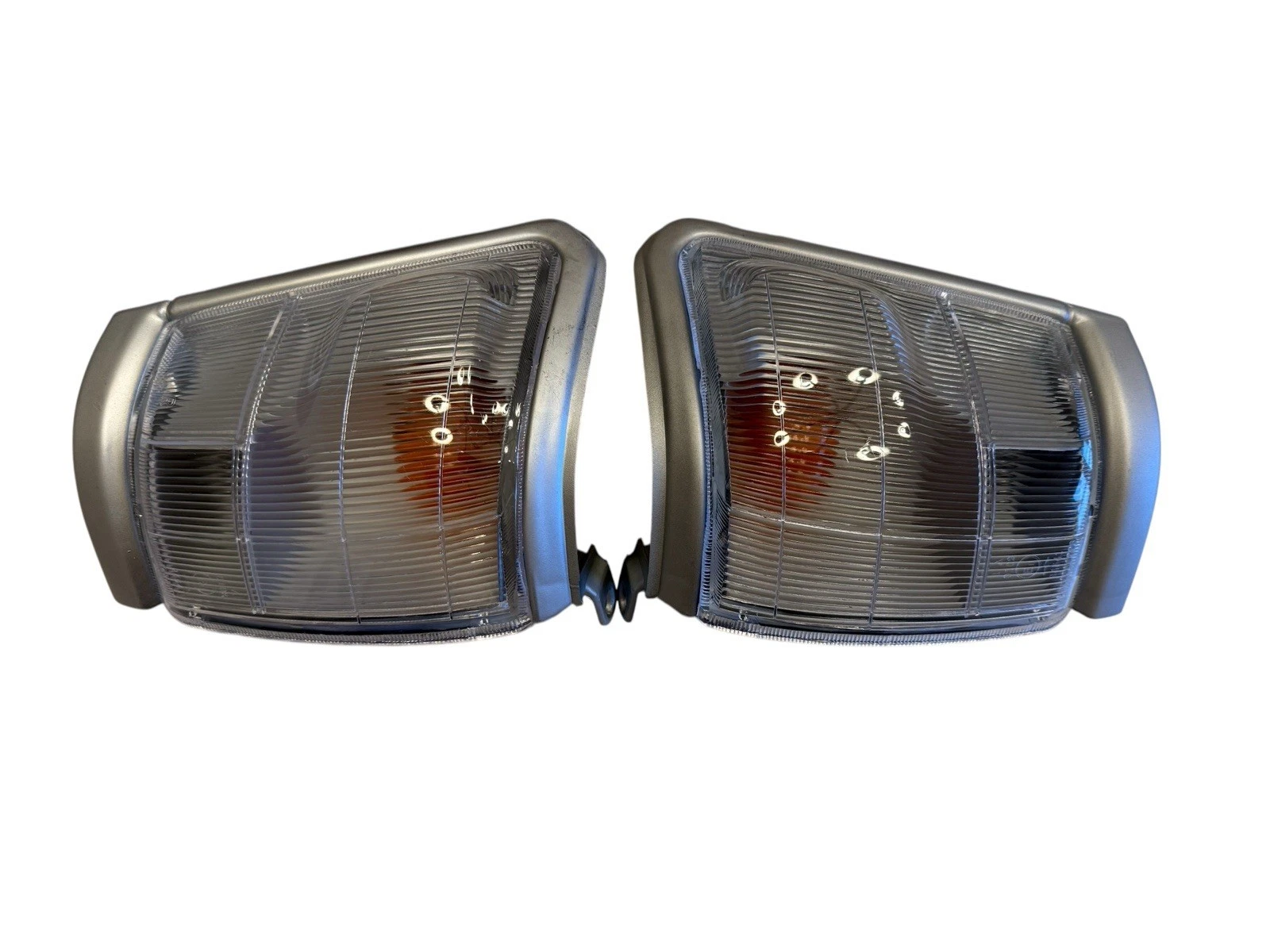 Toyota Hilux LN147 LN166 LN167 KZN165 1997-12001 Corner Light Lamp x Pair