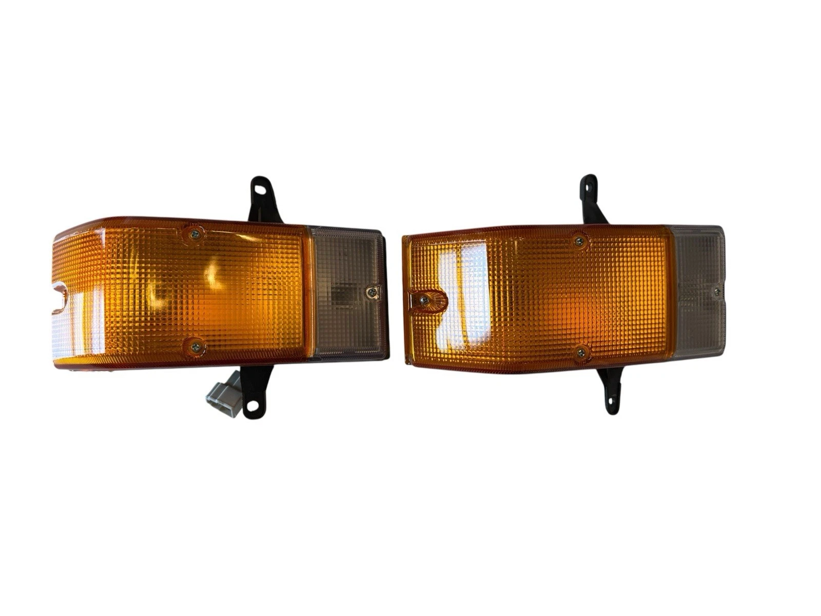 Toyota DYNA BU 60 85 96 1984 -'95 Front Corner Indicators Light x Pair