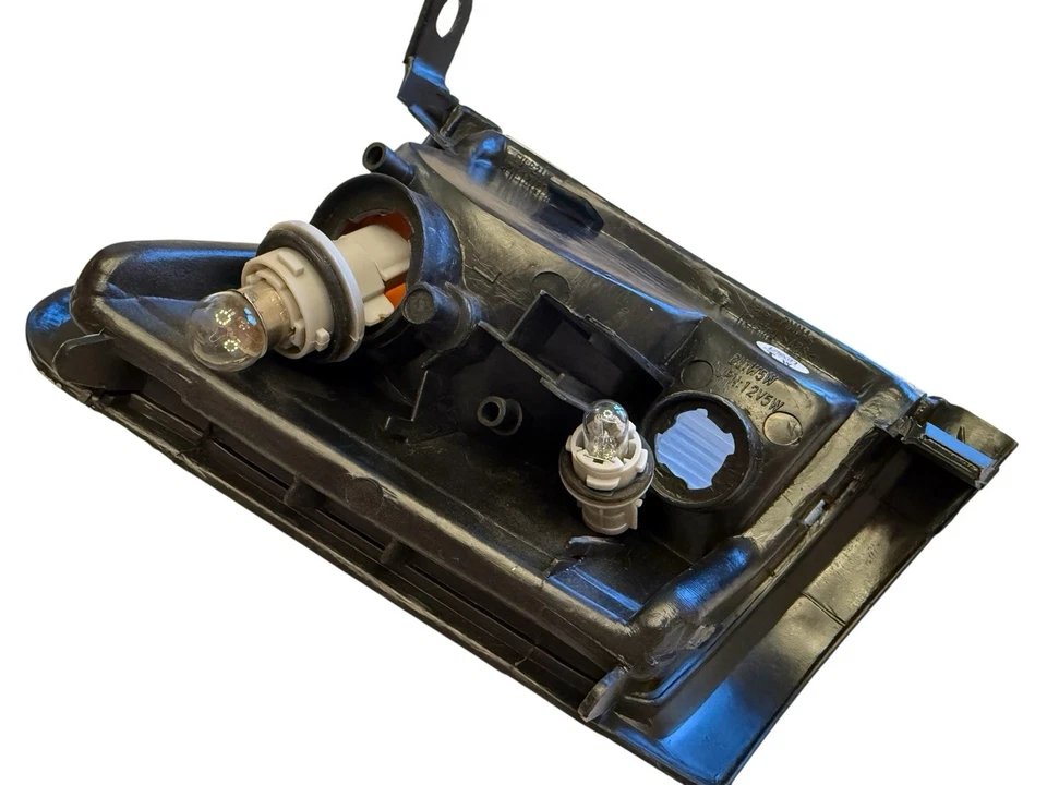 Toyota Hilux LN147 LN166 LN167 KZN165 1997-12001 Corner Light Lamp x Pair - Image 5