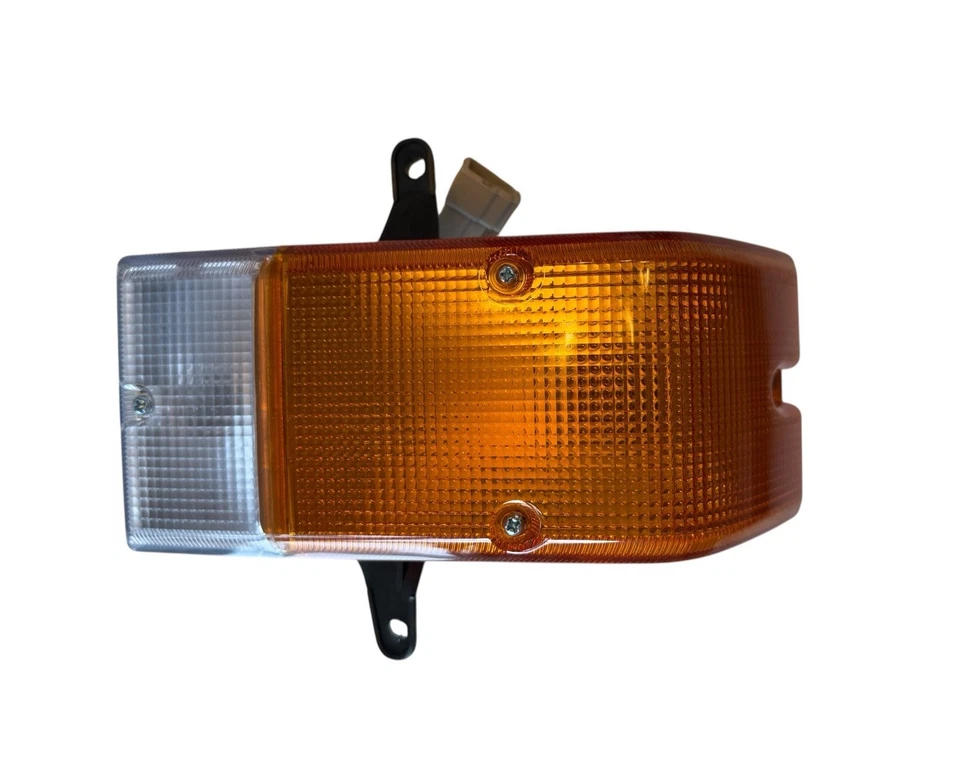 Toyota DYNA BU 60 85 96 1984 -'95 Front Corner Indicators Light x Pair - Image 3