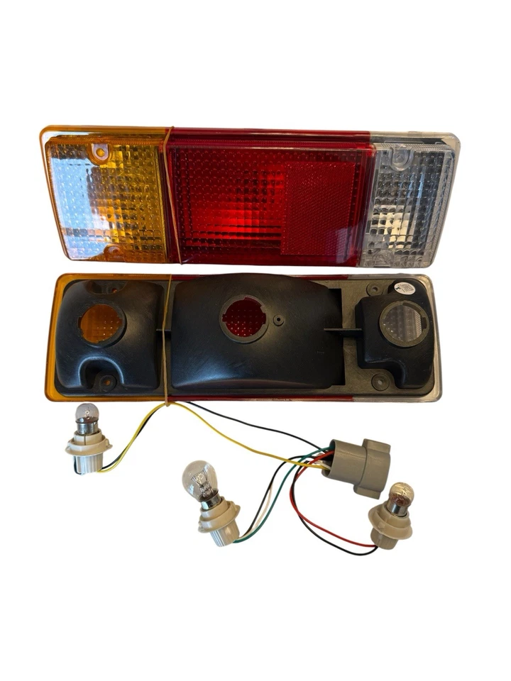 Toyota DYNA BU30 / Hino Dutro Tail Lamp x Pair - Image 3