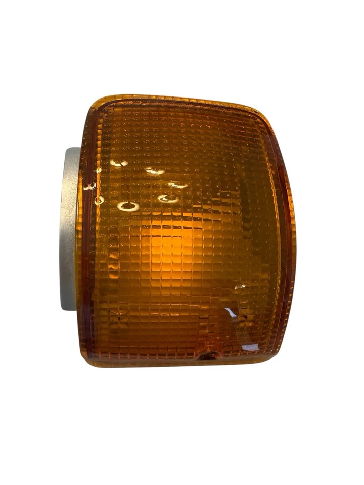 Toyota DYNA BU 95 FA101 1995 - 98 Signal Corner Indicator Side Lamp x Pair - Image 4