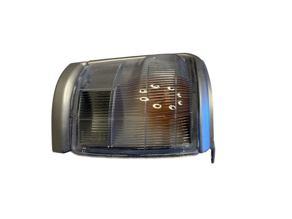 Toyota Hilux LN147 LN166 LN167 KZN165 1997-12001 Corner Light Lamp x Pair - Image 3