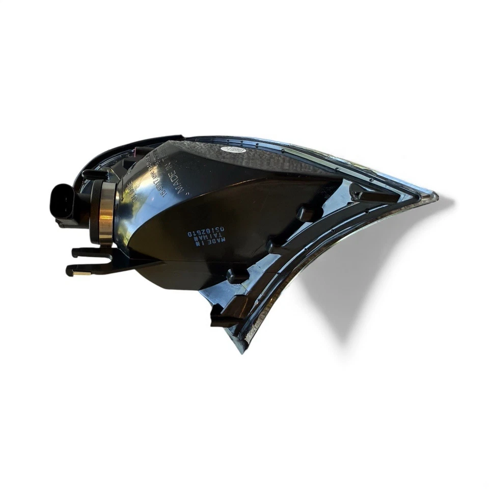 TYC BMW 3 Series E46 2001-2005 Corner Light Indicator Lamp - Image 3