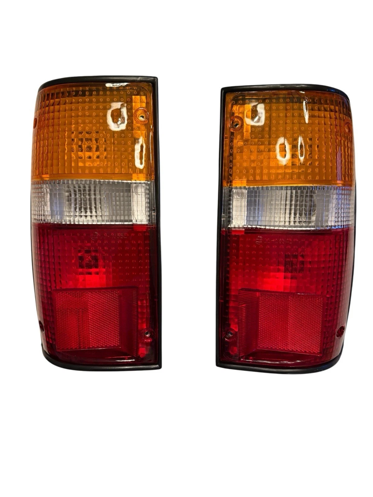 TYC Toyota Hilux LN106 LN107 LN111 RN105 RN106 RN110 Tail Lamps Lights x Pair