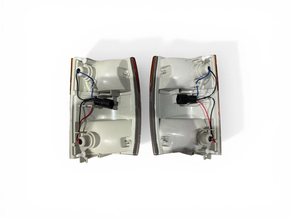 Isuzu Truck N Series NKR/NPR/NPS 1/94-10 Front Indicator Lamp x Pair - Image 4