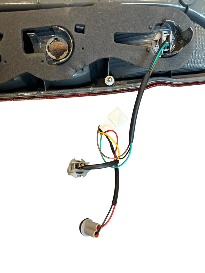 Toyota Hiace Commuter Van 2005-2019 Rear Taillight with Sockets - Image 4