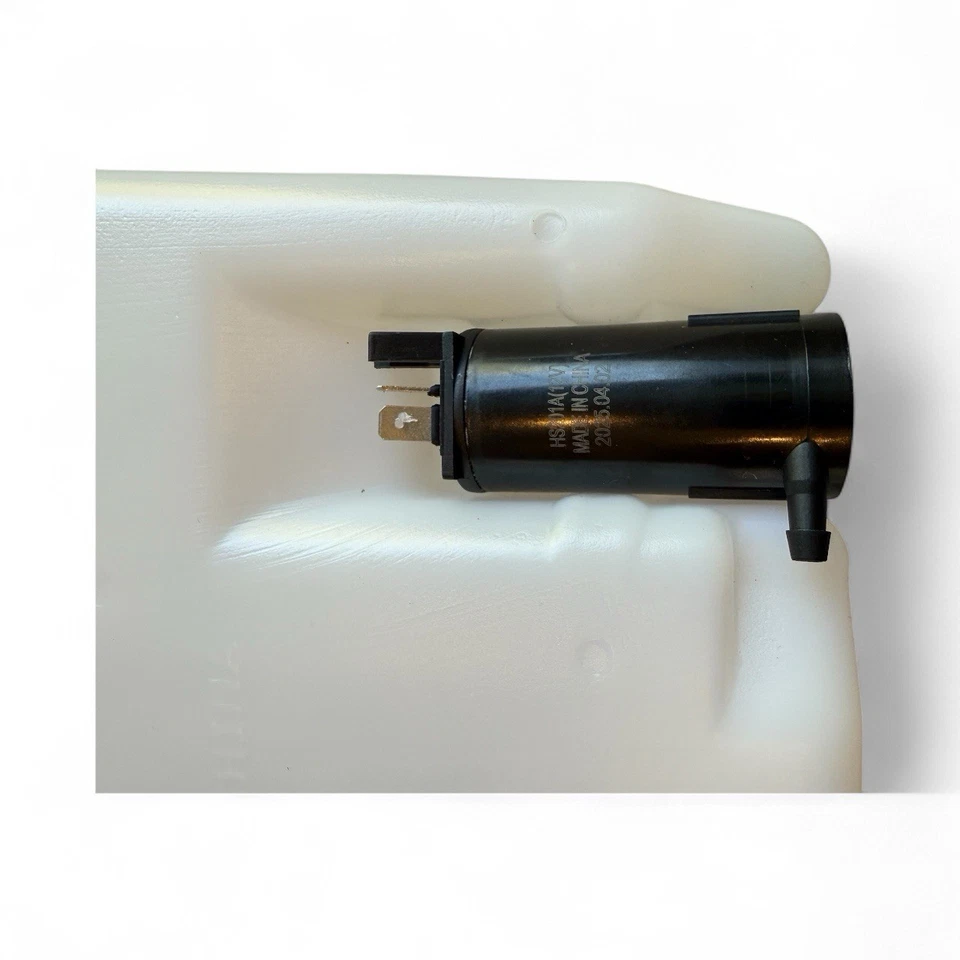 Toyota 4Runner / Hilux Washer Reservoir with Motor 85331-89136 - Image 2