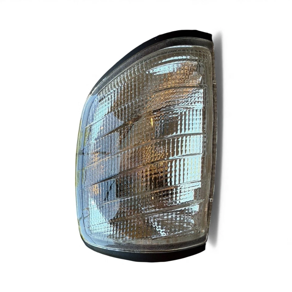 Mercedes Benz E Class W124 1986-1996 Corner Light Indicator Lamp x Pair - Image 3
