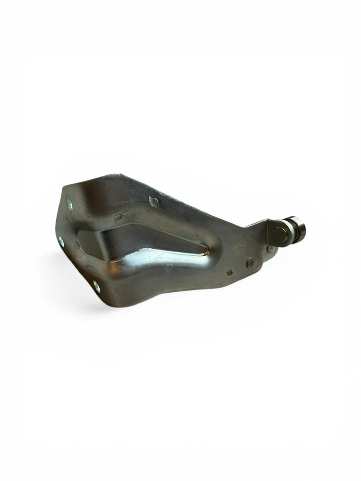 Vanette Van C22 Series 1985-1994 Sliding Door Lower Roller Bracket - Image 2