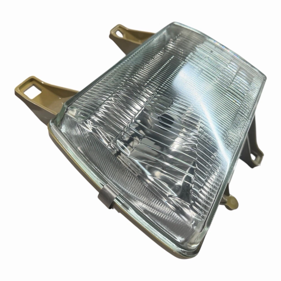 TYC Mazda Bravo B2500 B2600 1996-1999 Headlight Assembly - Image 3